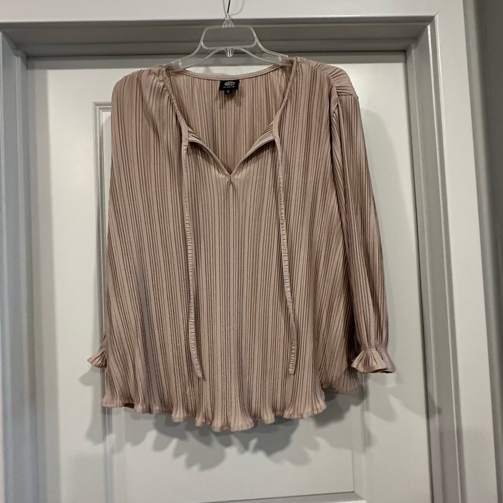 Bobeau Women's Cream Pleated Blouse